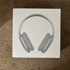 Brand New Apple AirPods Max Wireless Bluetooth Over-Ear Headphones Silver